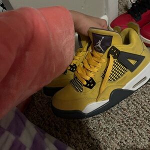 Yellow Jordan 4
